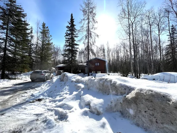 1564 N Meadow Lakes Dr, Wasilla, AK 99623
