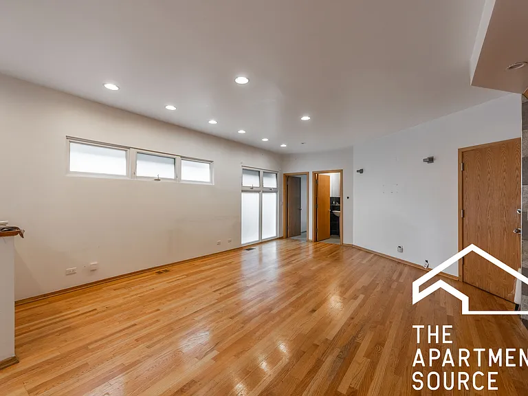 1049 N Winchester Ave #2F — Photo 6