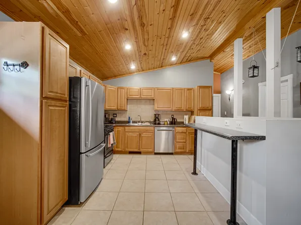 7735 Locust Ave, Gary, IN 46403