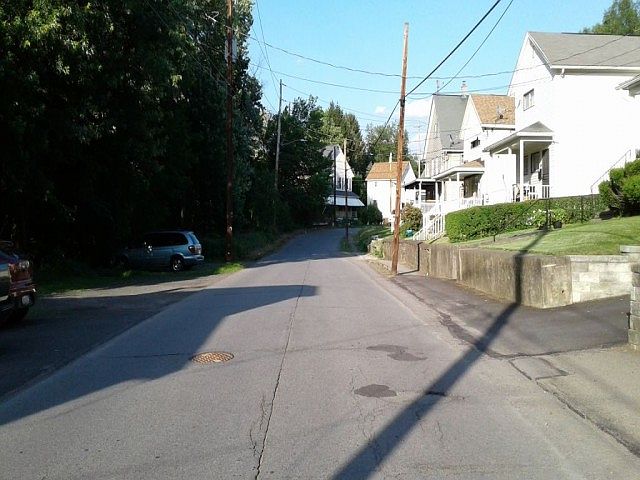 2nd image of 221 W Parker St