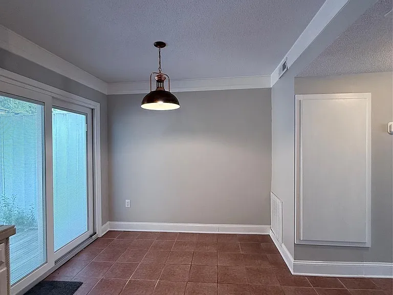 1442 River Dr — Photo 5
