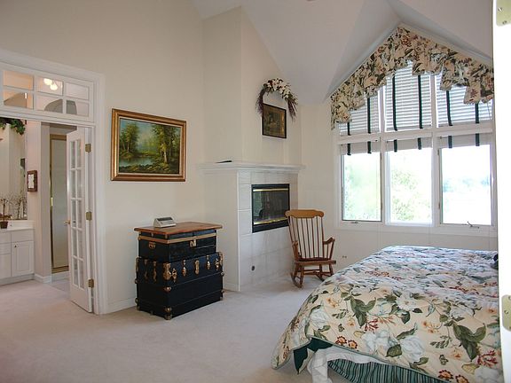 Cathedral Master Suite w/Fireplace
