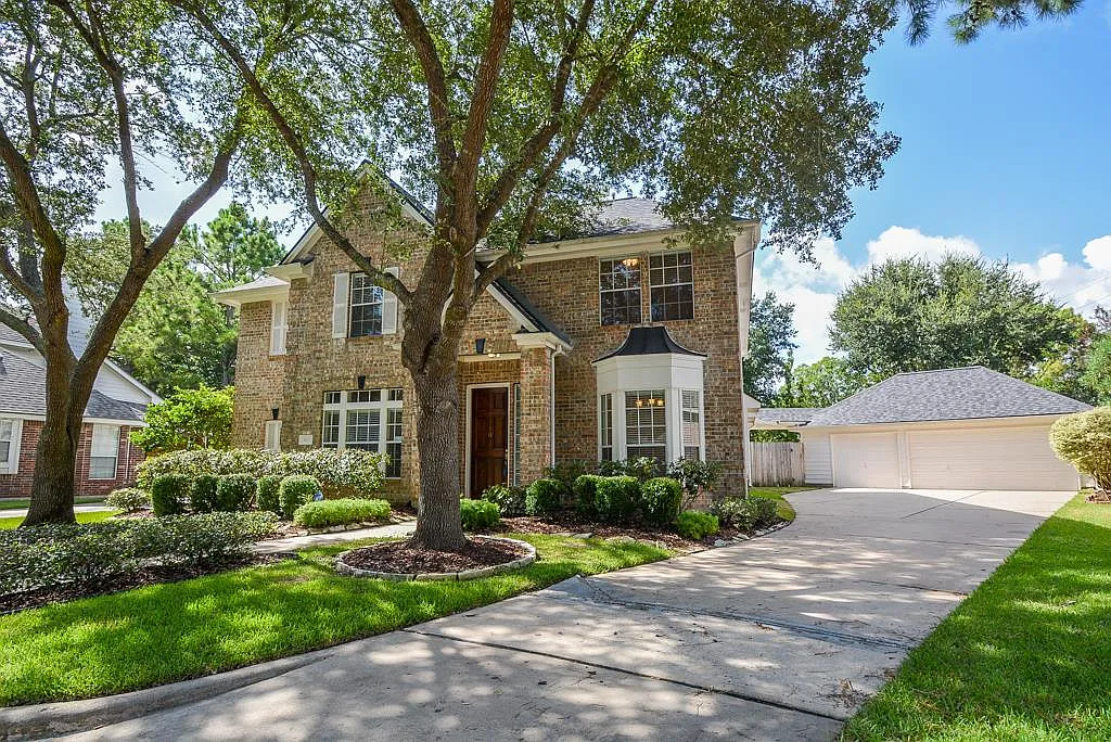 4 bed, 2.5 bath, 2803 sqft, $3,000 — Photo 1