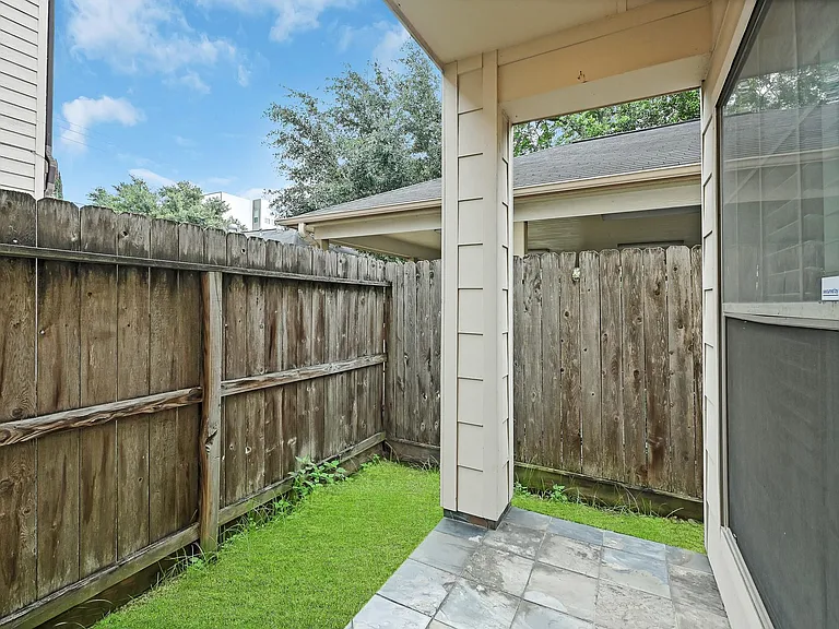 1204 Cohn St — Photo 8