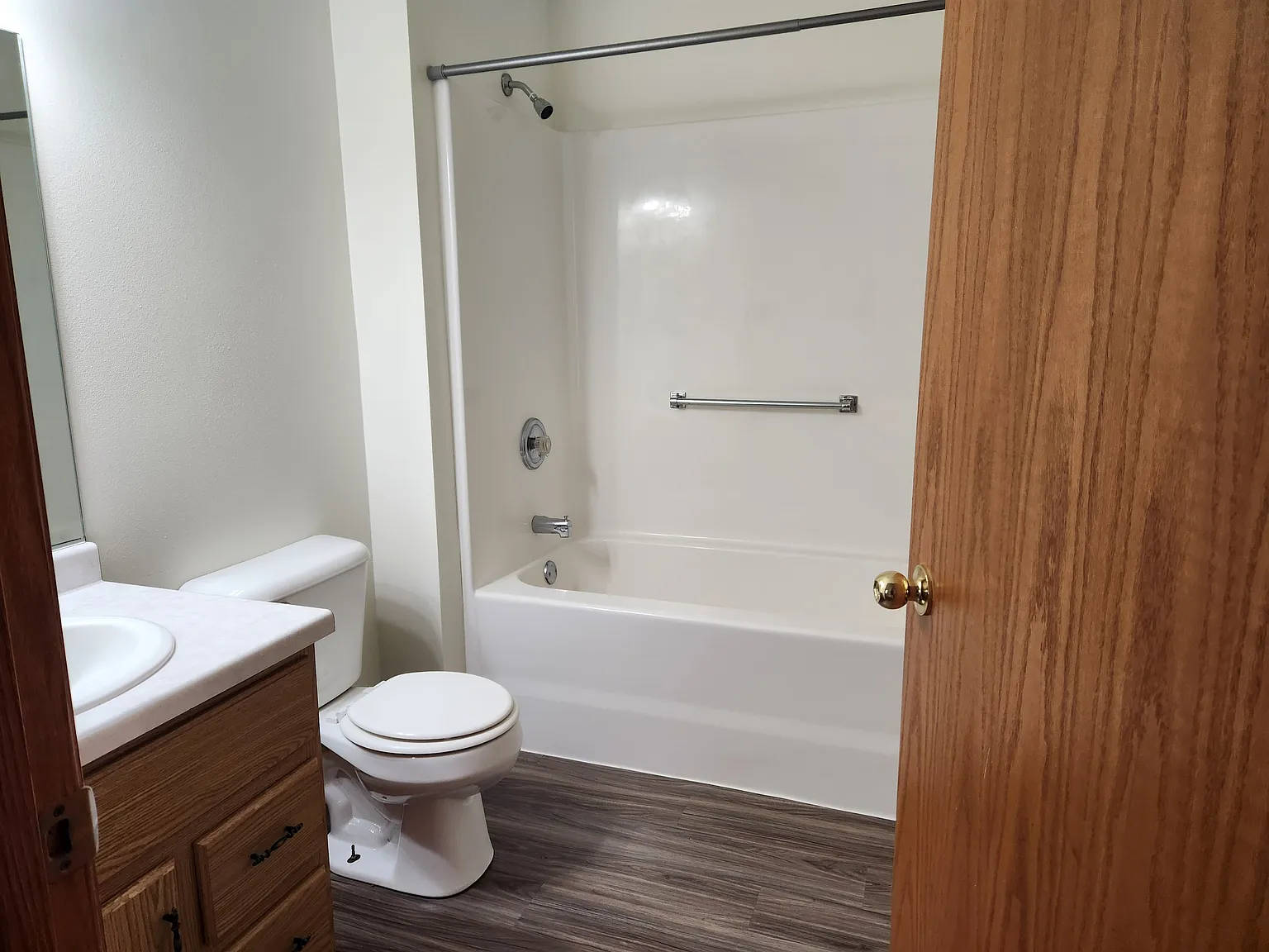 2 bed, 1.0 bath, $1,200 — Photo 2