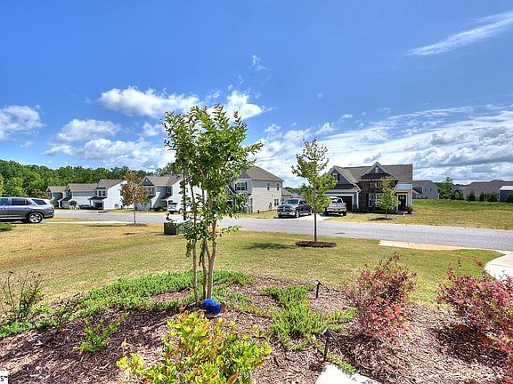 4th image of 625 Morning Meadows Dr