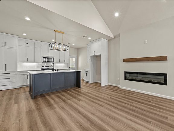 4th image of 267 Sherwood Dr