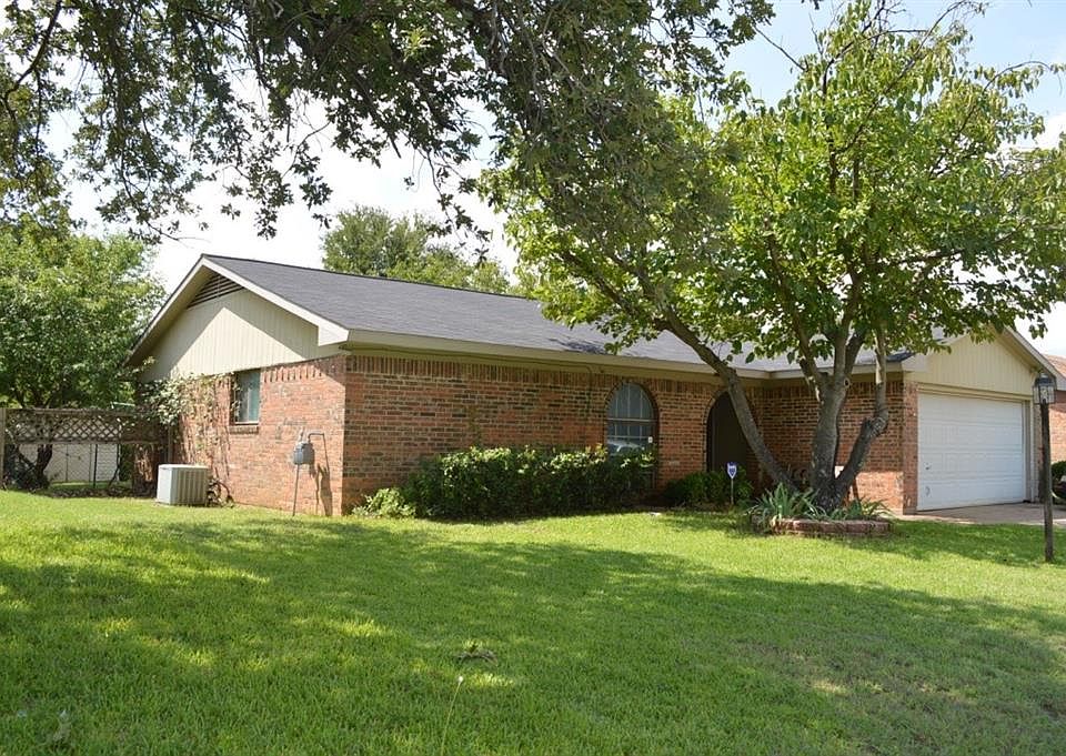 1st image of 4620 Parkwood Dr