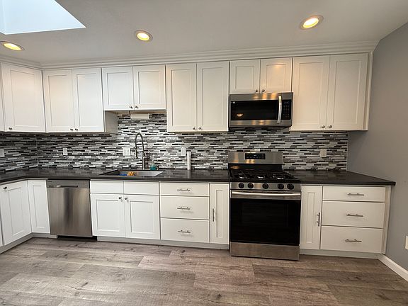 4th image of 55 Stoneybrook Ave