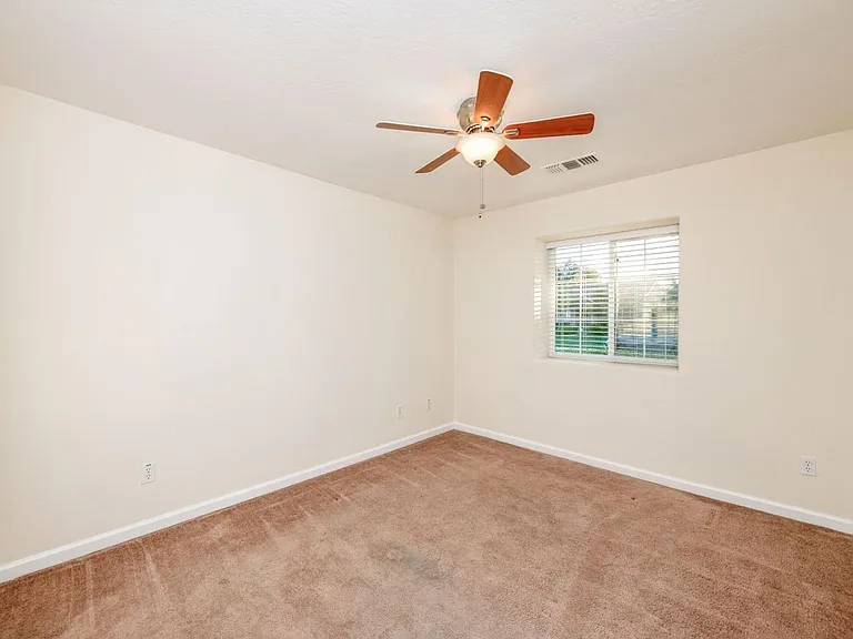 551 S Kona Ave — Photo 14