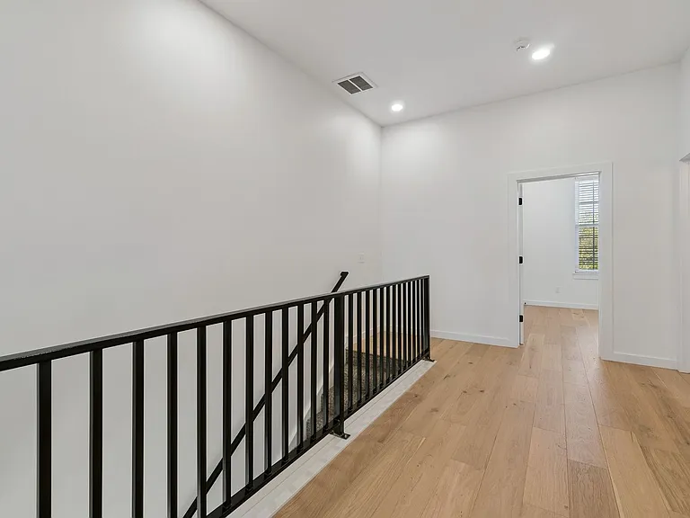 18821 Selah Way — Photo 40