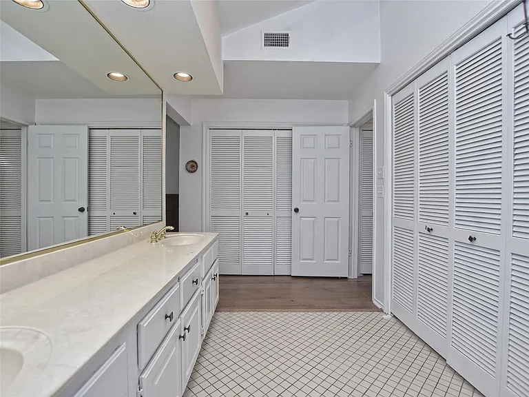 5101 Rain Creek Pkwy — Photo 16