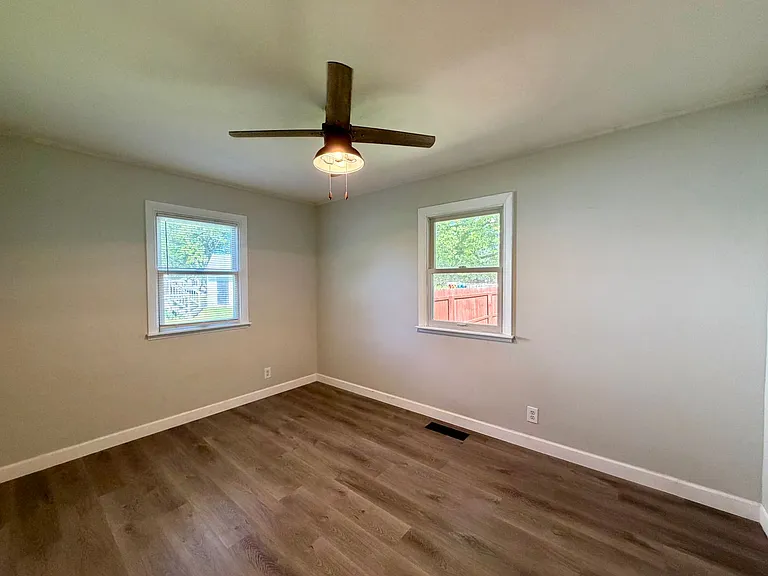 729 W North Ln — Photo 11