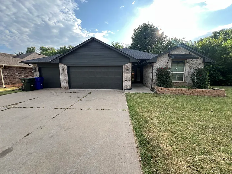 3104 Woodcrest Creek Dr — Photo 1