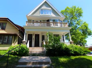 GMI 9: Bartlett - 3200, Milwaukee, WI 53211