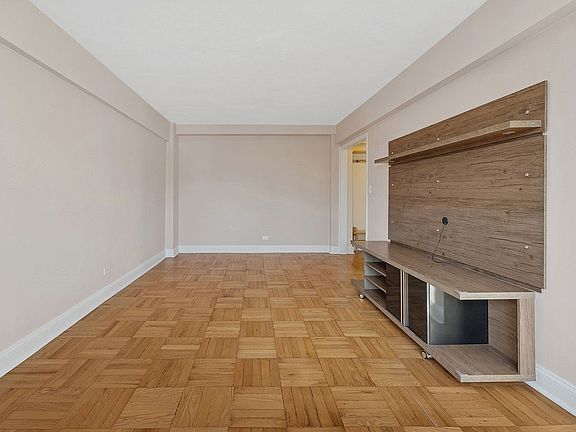 5th image of 3103 Fairfield Ave APT 5D