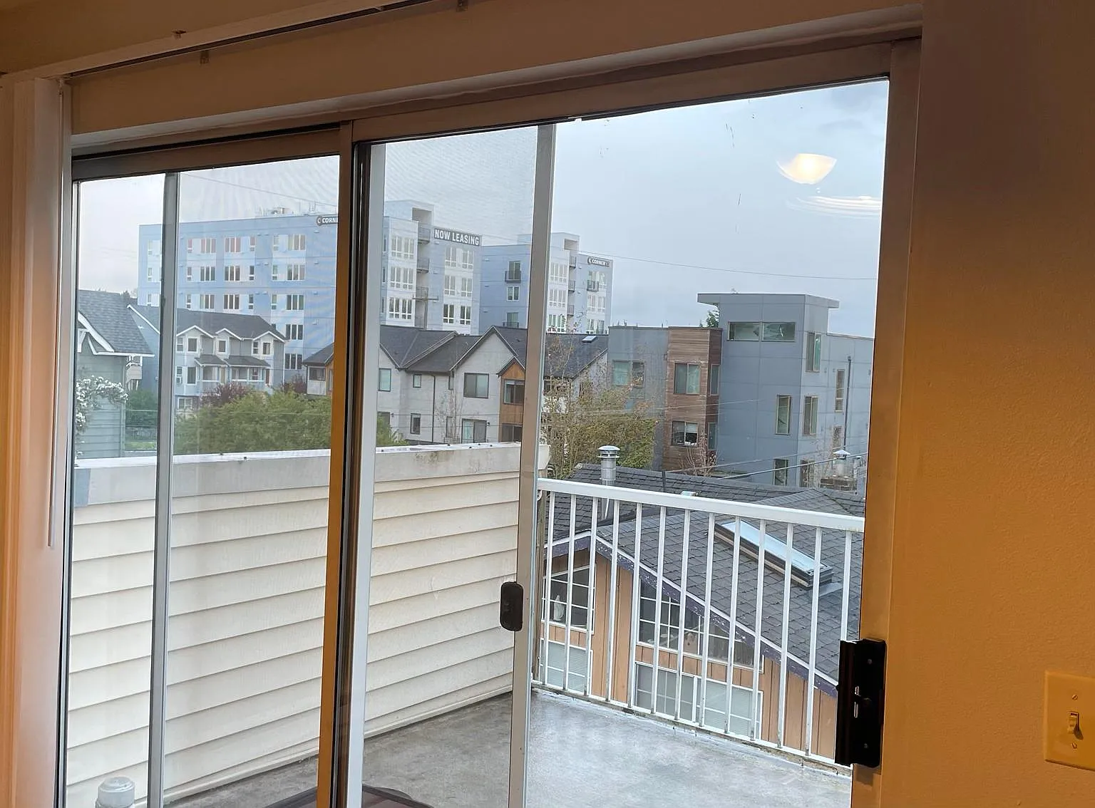 6410 8th Ave NE — Photo 3
