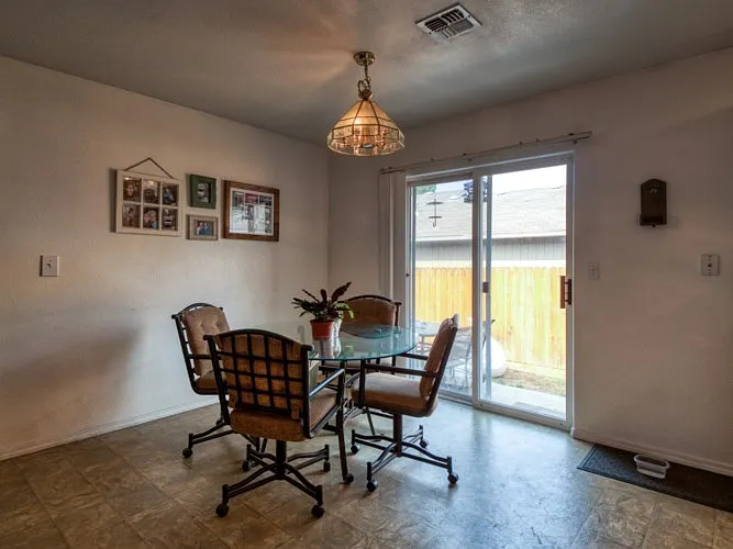 1365 SW Sun Glo Dr — Photo 4