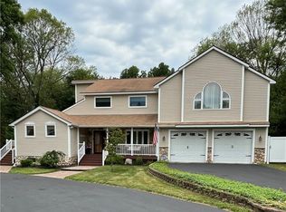 32 Hamilton Rd, Hopewell Junction, NY 12533