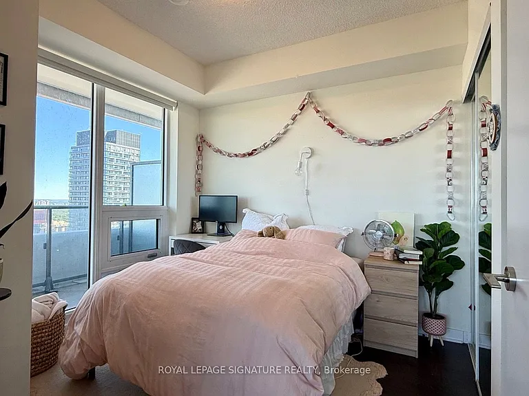 2221 Yonge St #3909 — Photo 8