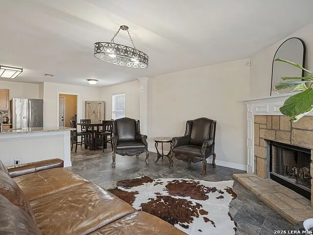 4 bed, 2.5 bath, 2556 sqft, $2,200 — Photo 4