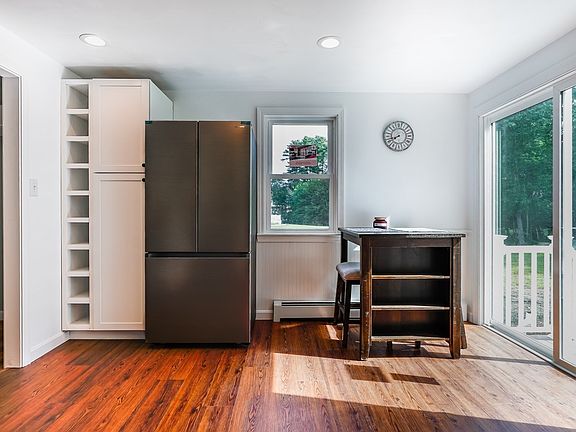 5th image of 8 Tabor Ln