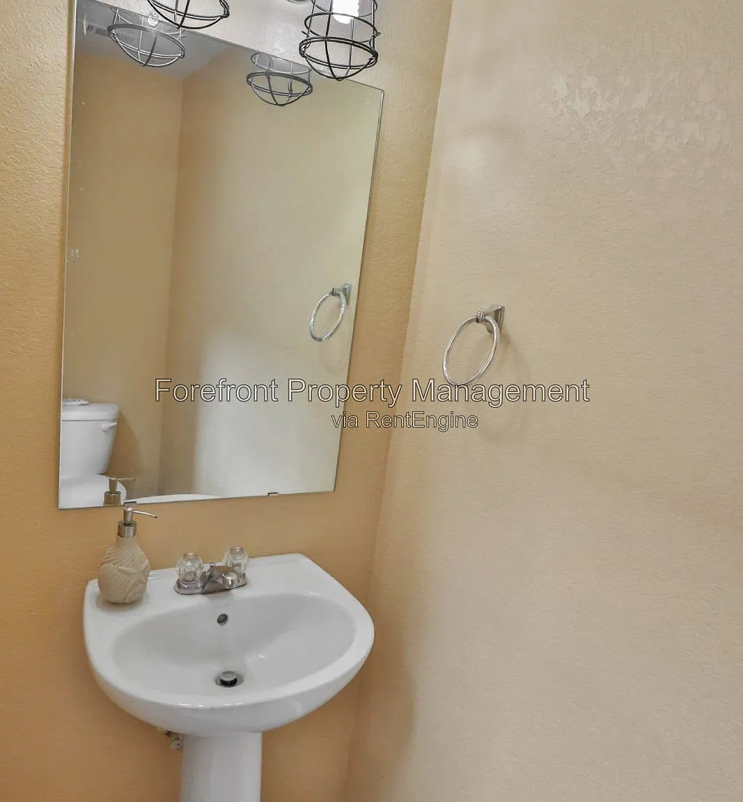 3 bed, 2.5 bath, 1850 sqft, $1,770 — Photo 4