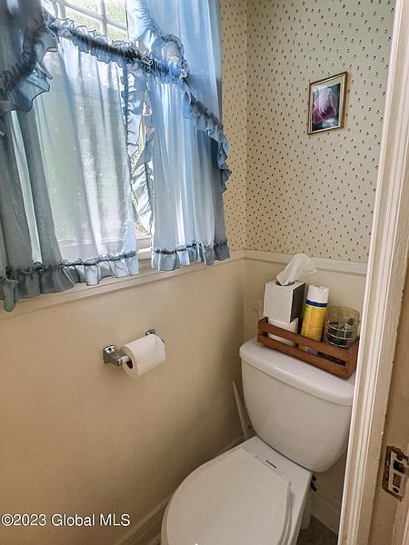 5th image of 104 Frederick Avenue