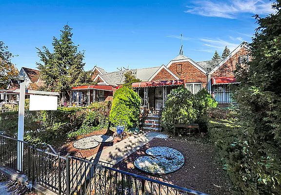 4th image of 1711 Avenue W