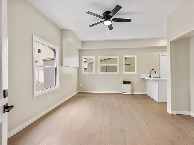 1221 E 1st St #12 — Photo 9