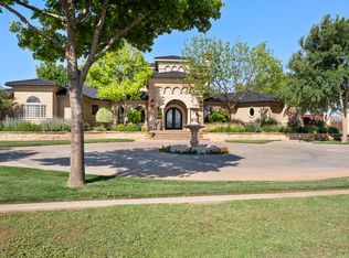 201 Duval Dr, Levelland, TX 79336