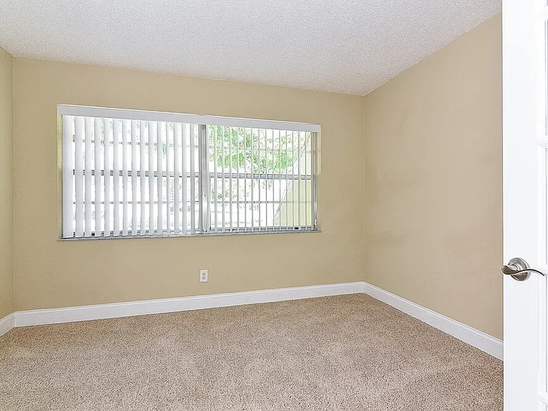 4404 Sawgrass Blvd — Photo 12