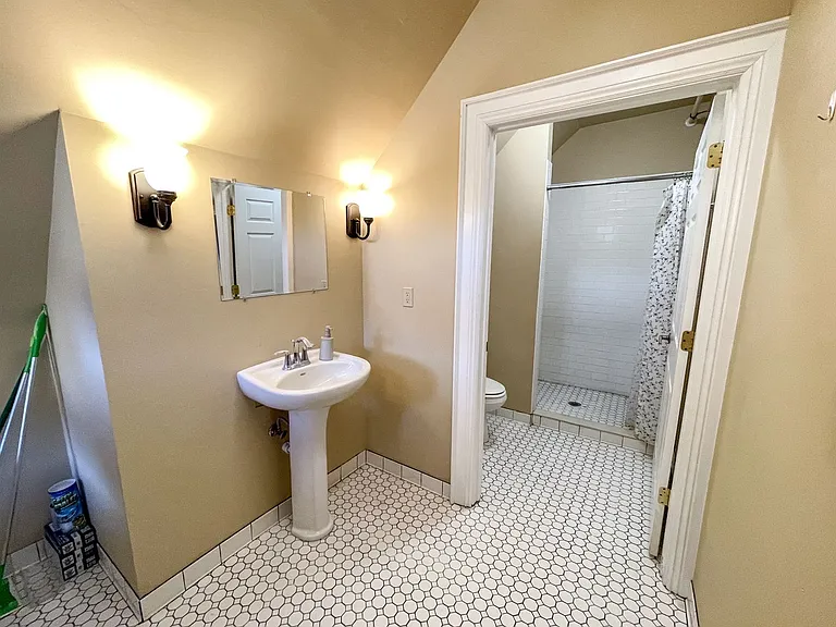 720 S 16th St — Photo 26