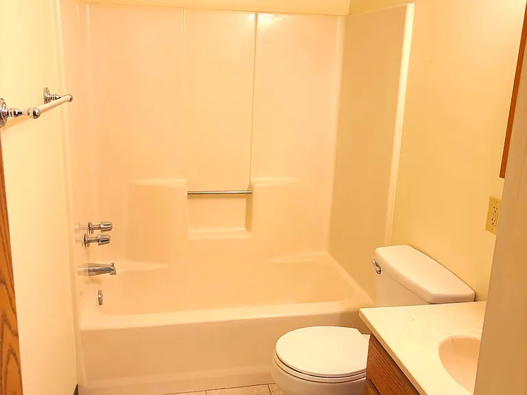 301 Hancock Ave — Photo 13