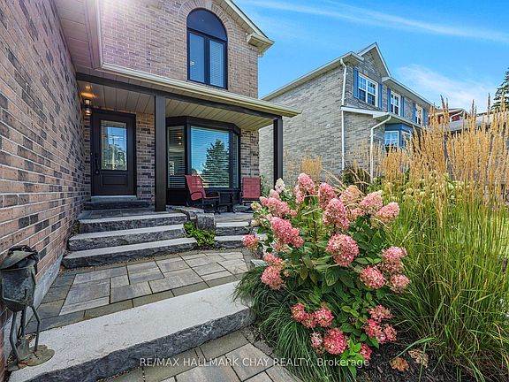 3rd image of 12 Grasett Cres