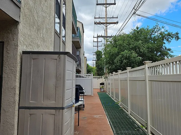 453 Ivy St — Photo 21