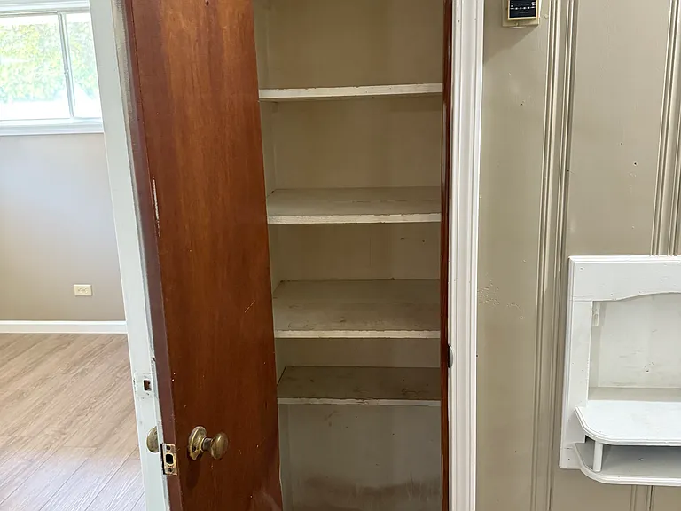 125 Hurt Ave W — Photo 16