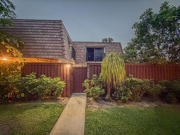 2nd image of 2552 SW 15th St