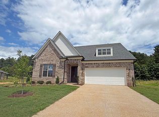 135 Ridgefield Dr, Oakland, TN 38060