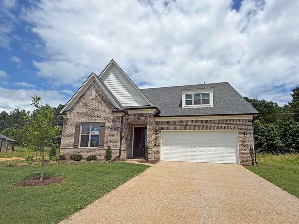 135 Ridgefield Dr, Oakland, TN 38060