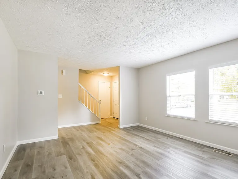 4320 Oil Creek Dr — Photo 4
