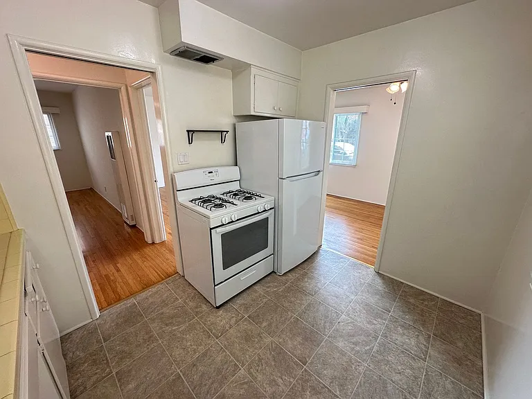 150 Saint Joseph Ave — Photo 5