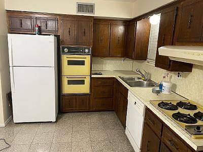 2nd image of 175 Devonshire Rd #2