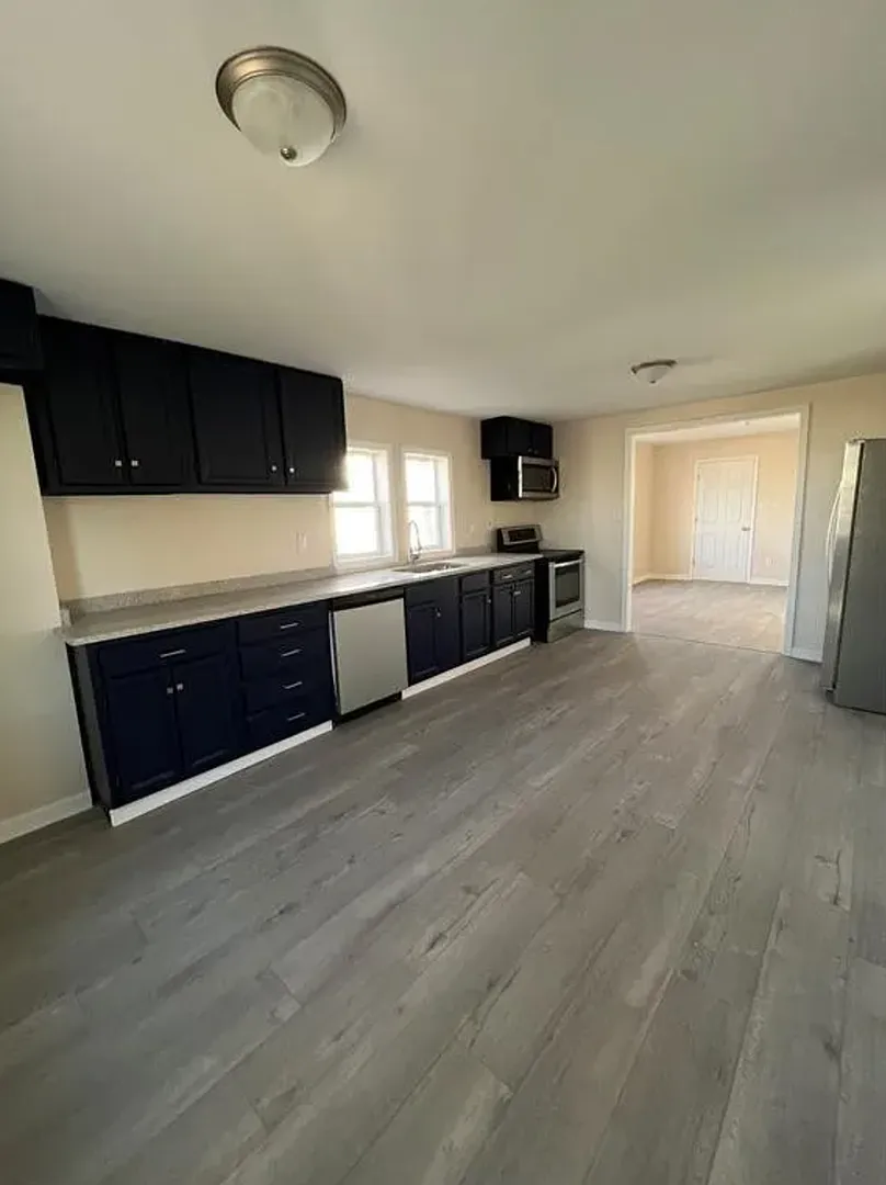 2205 Hendricks St — Photo 4