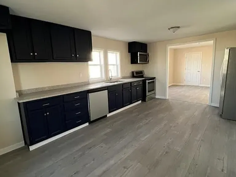 2205 Hendricks St — Photo 4