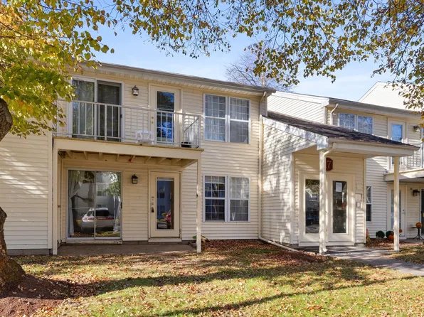 17 Walden Dr APT 1, Natick, MA 01760