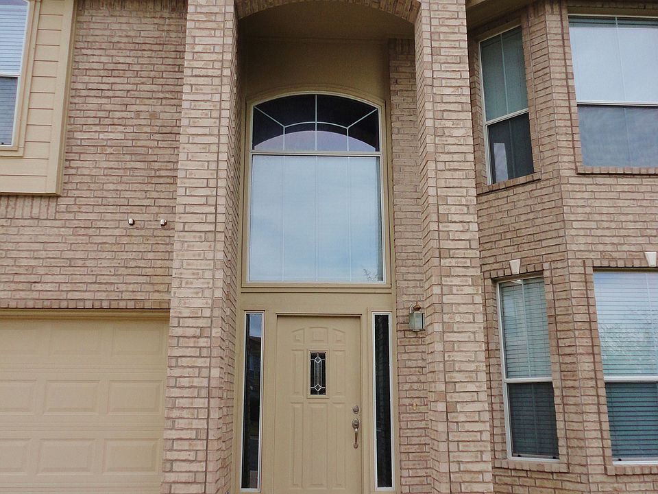 1st image of 2428 Caroline Ct