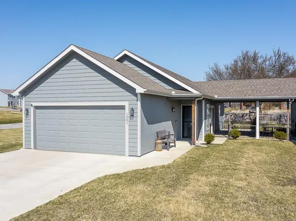 1301 E Joles Dr, Tonganoxie, KS 66086
