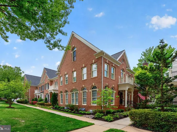 3834 Farrcroft Dr, Fairfax, VA 22030