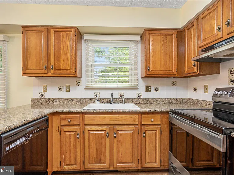 2505 Buckingham Ct — Photo 16